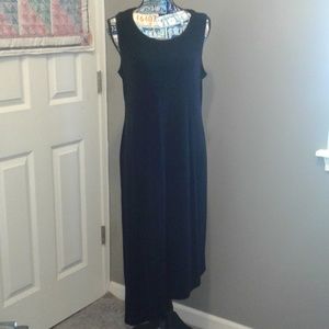 Comfy black dress with asymmetrical hem